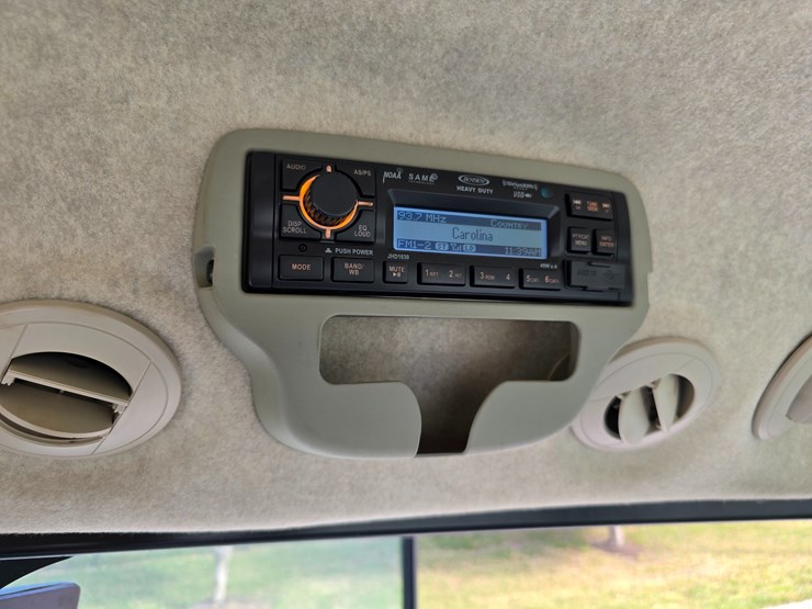 john-deere-4044r-image-81