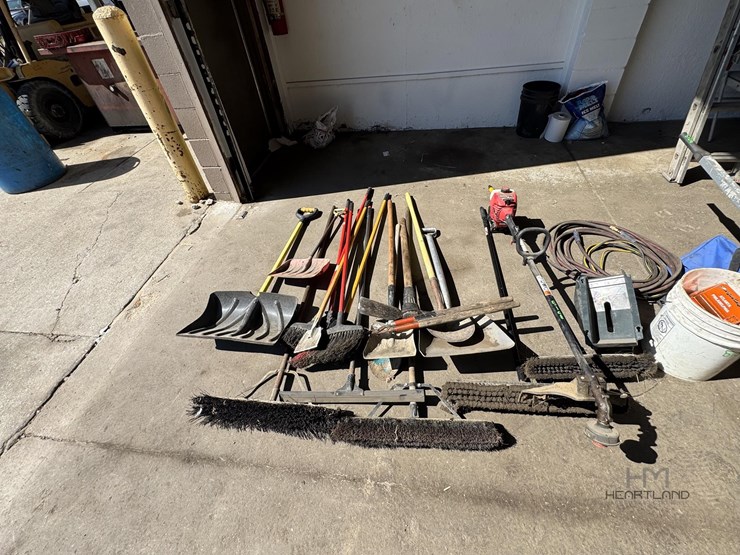 lot-of-shop-&-yard-tools-lot-of-shop-&-yard-tools-image-1