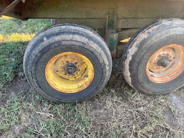 badger-tandem-axle-silage-wagon-image-13