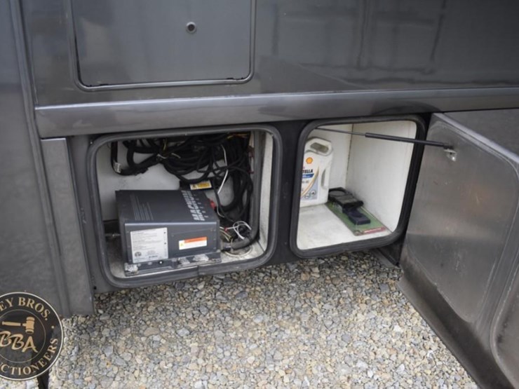 2006-thor-motor-coach-mandalay-40e-38083-image-20