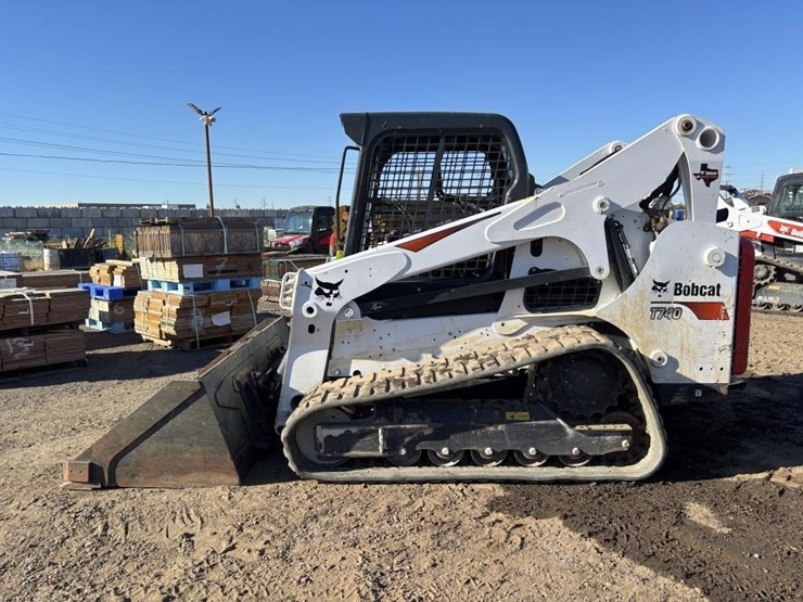 2022-bobcat-t740-image-5