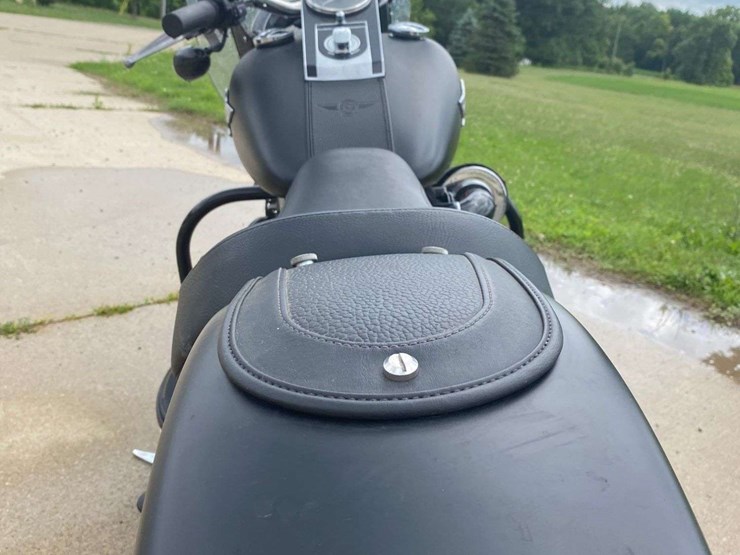2010-harley-davidson-fatboy-image-3