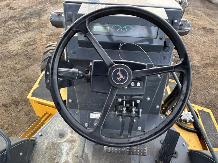 2019-deere-210l-image-29