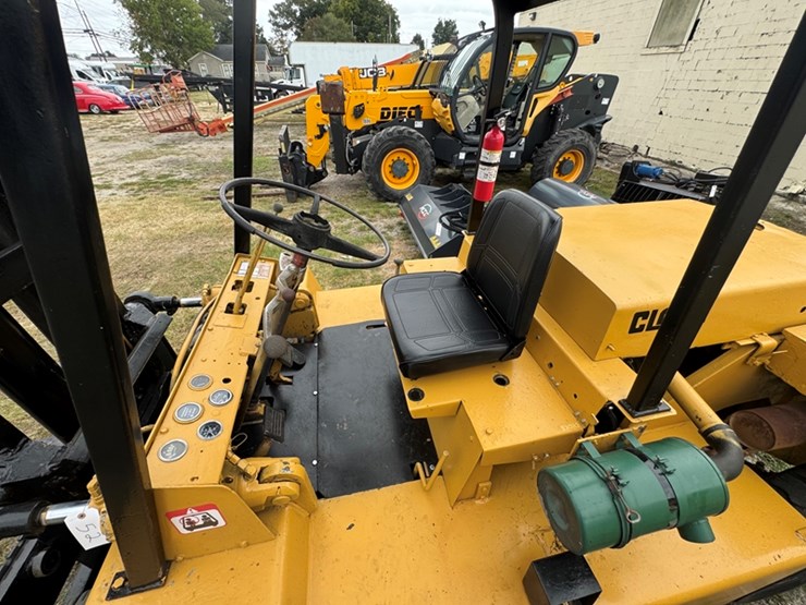 clark-12,000-lb-forklift-pnuematic-tire-dual-front-tires,-gas-engine,-manual-transmission-hours-u-image-6