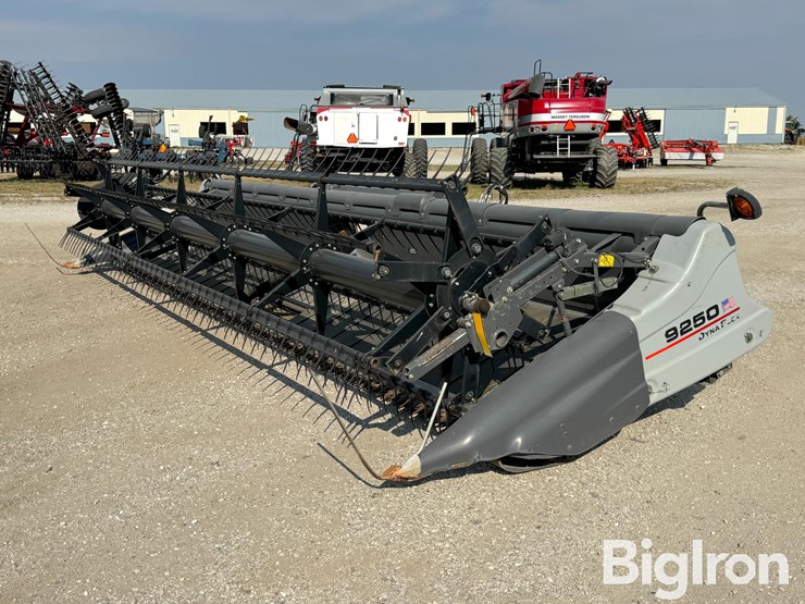 2012-gleaner-9250-image-1