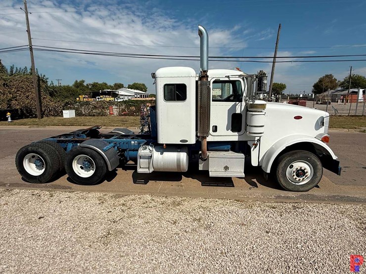 2008-peterbilt-367-image-3