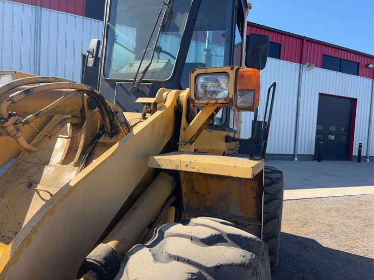 komatsu-180-wheel-loader-image-23