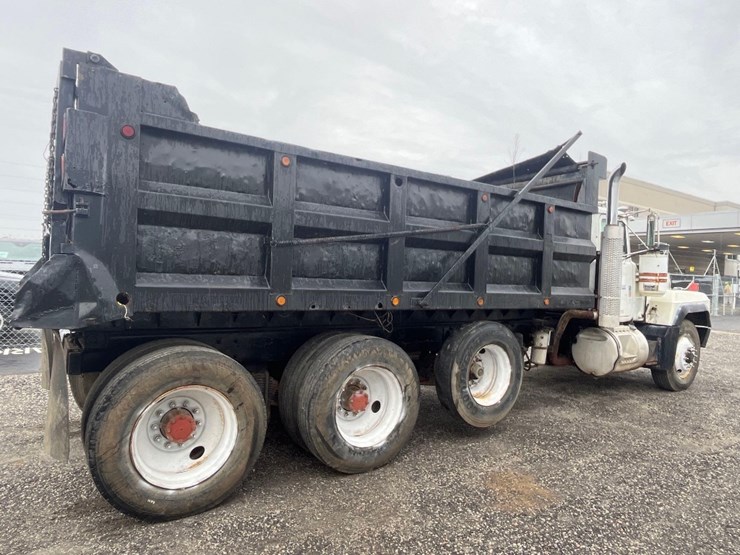 2001-mack-rd-dump-truck-image-3