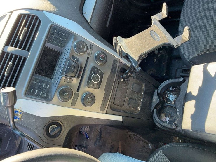 2014-ford-explorer-image-30