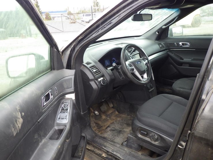 2015-ford-explorer-image-6