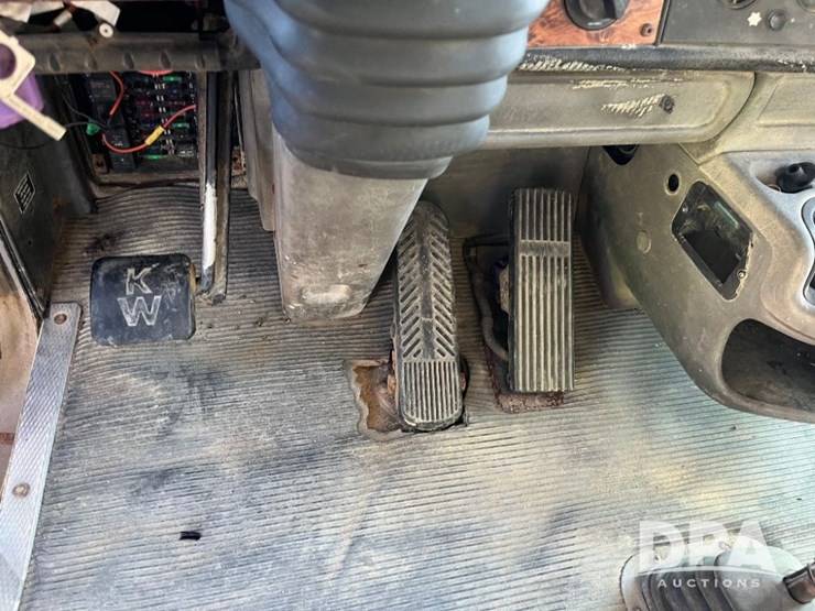 2002-kenworth-t800-image-49