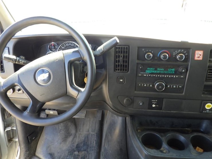 2015-chevrolet-express-2500-image-8