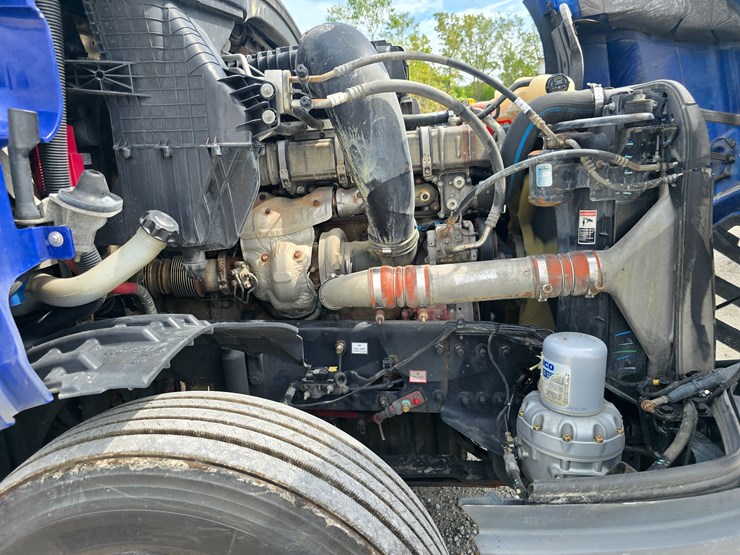 2019-freightliner-cascadia-126-image-45