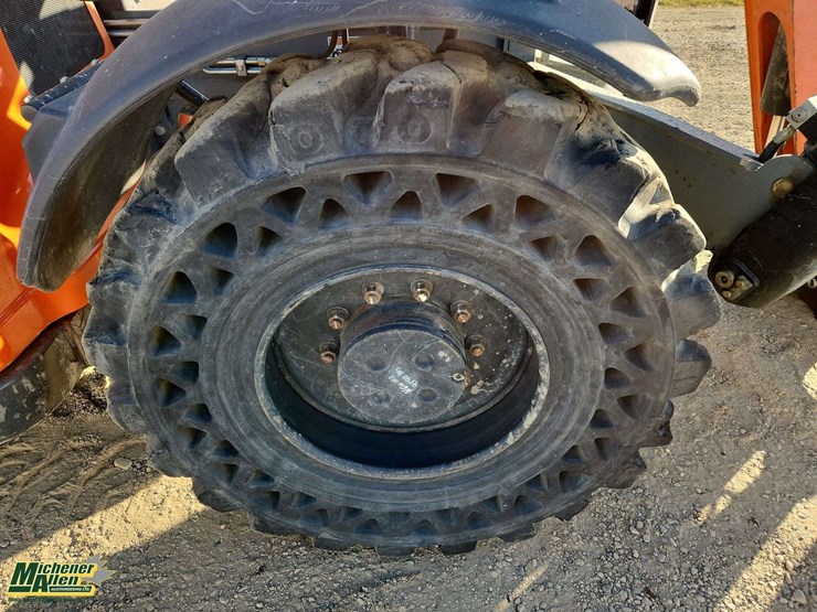 2010-jlg-g10-55a-image-19