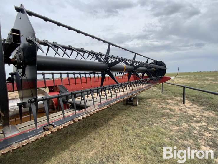 2014-case-ih-3152-image-11