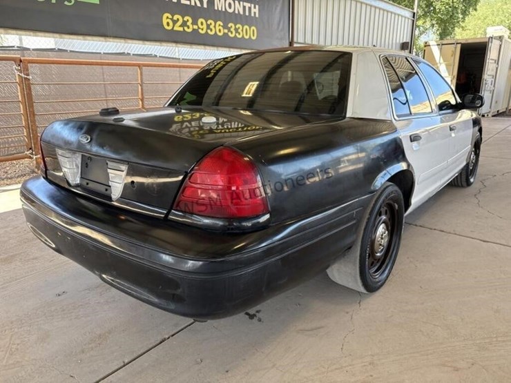 2006-ford-crown-victoria-sdn-image-7