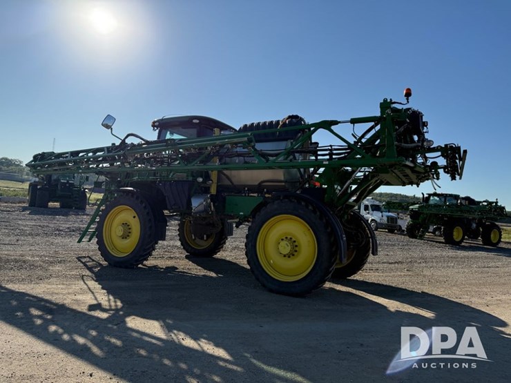 2021-john-deere-r4044-image-21
