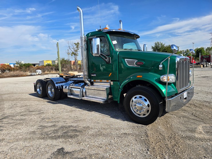 2019-peterbilt-567-image-42
