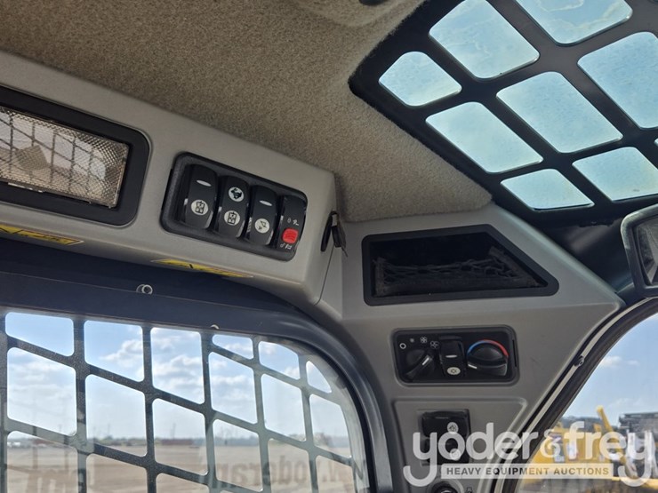 2016-caterpillar-232d-image-38