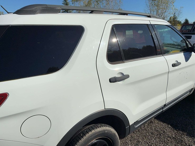 2014-ford-explorer-image-16