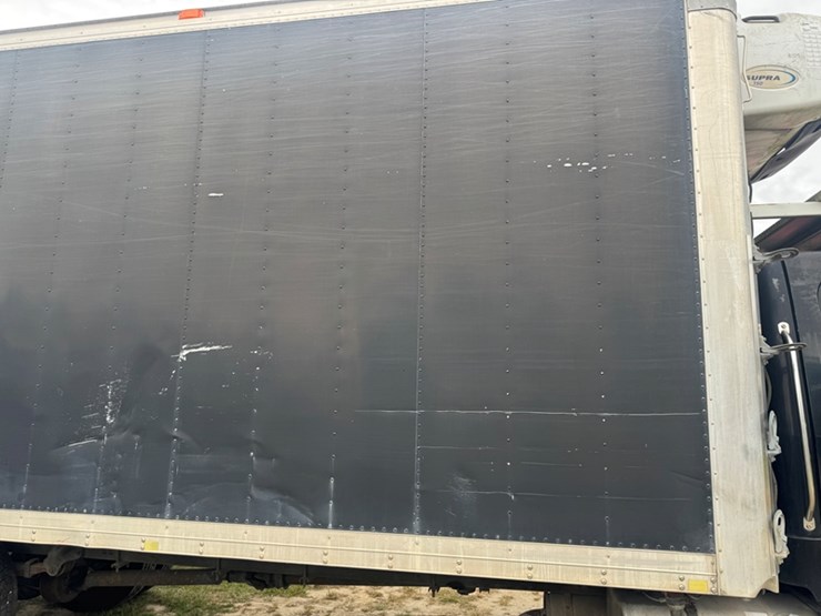 2007-freightliner-m2-business-class-straight-truc,-carrier-refrigerated-box,-6-speed-manual-trans,-image-4