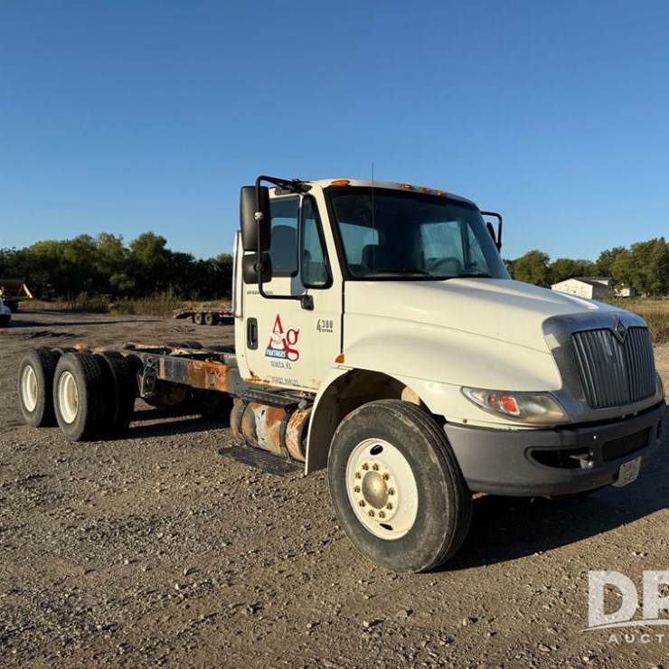 2002 INTERNATIONAL DURASTAR 4400