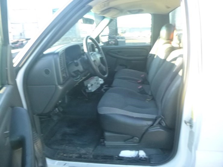 2007-chevrolet-3500-image-11