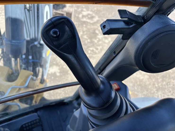 2019-deere-310l-ep-image-45