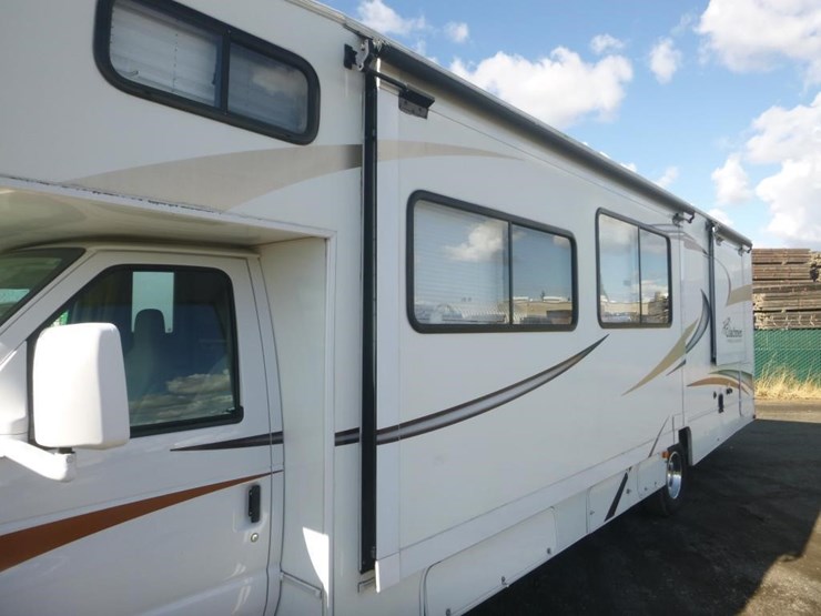 2014-ford-e450-image-19