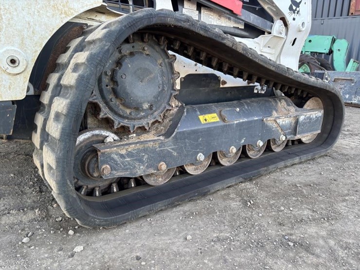 2022-bobcat-t740-image-17