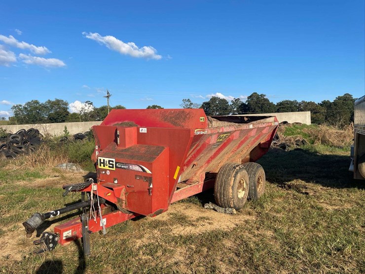 h&s-topshot-5126-side-discharge-manure-spreader-image-1