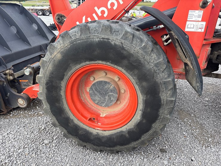 2021-kubota-r640-image-8