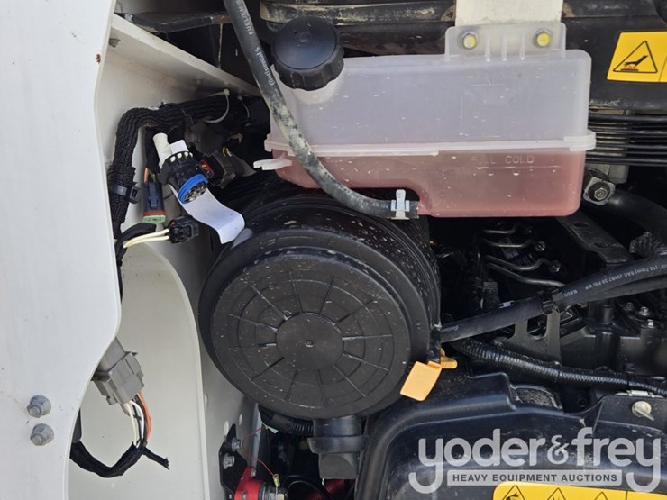 2022-bobcat-t76-image-40