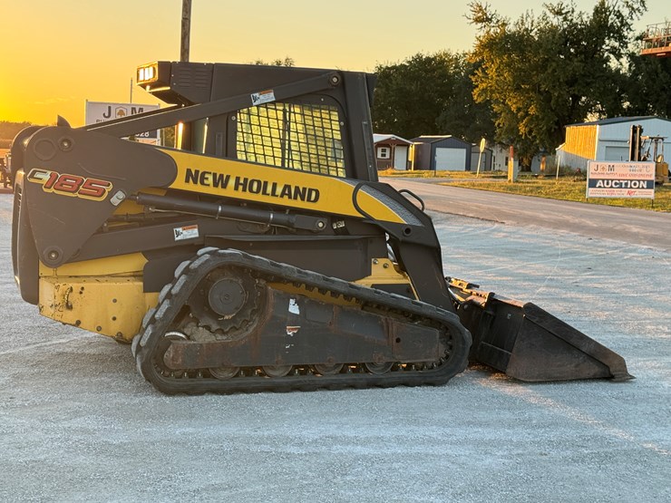 new-holland-c185-image-11