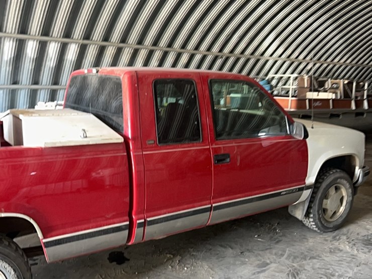 1998-chevrolet-half-ton-four-wheel-drive-pick-up,￼-showing-254,000-miles,-used-for-farm-service-pick-up,-works-great-image-5