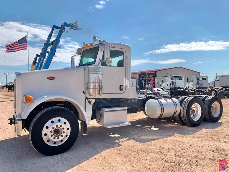 2012-peterbilt-367-image-7