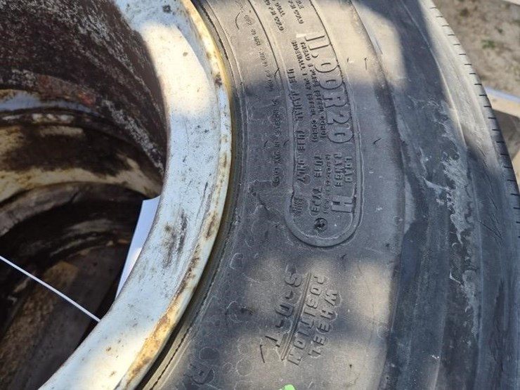 semi-truck-tires-image-3
