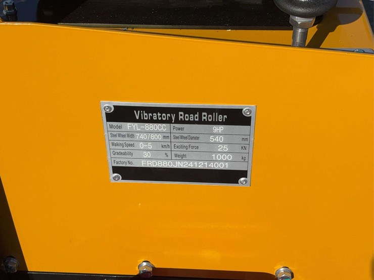 1-ton-vibratory-padfoot-roller-image-18