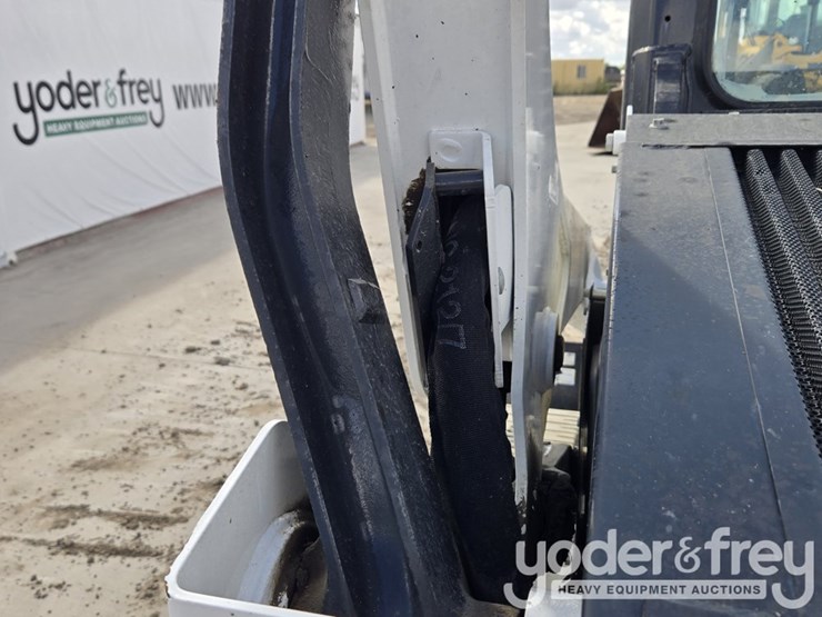 2022-bobcat-t64-image-30