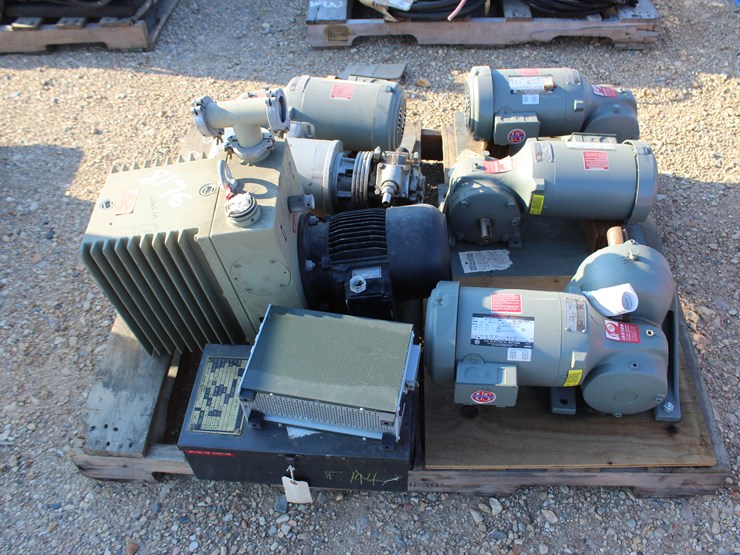 #8176-•-pallet-of-electric-motors-image-4