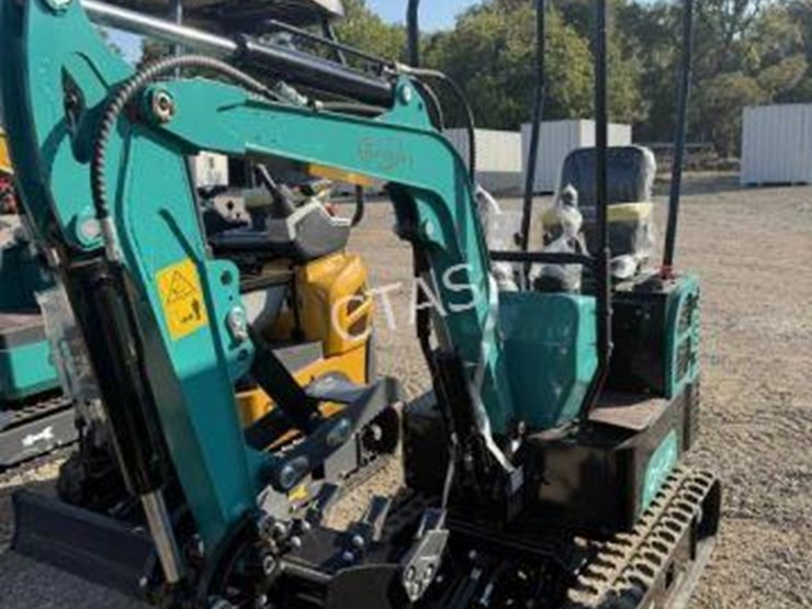 #77-•-mini-excavator---gas---model:-qh12r-image-1