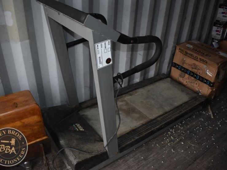 treadmill-model-8500,-digital-display-image-1