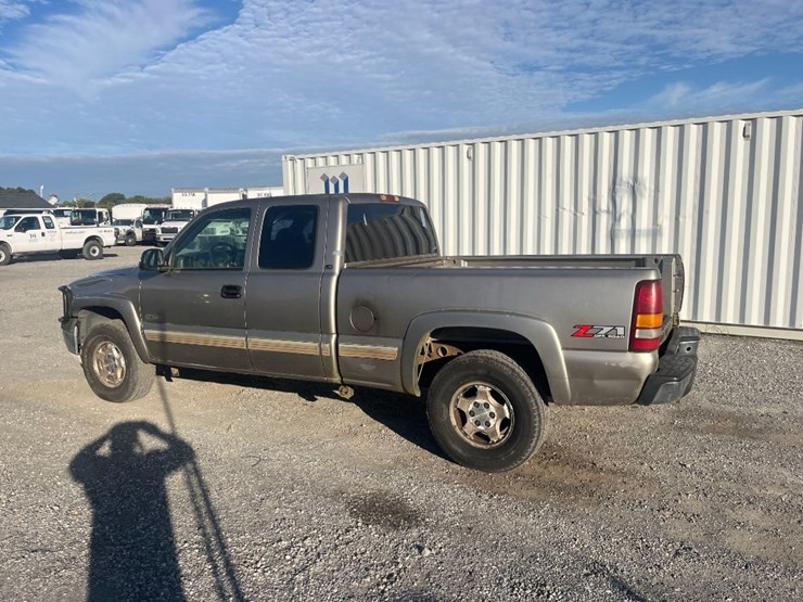 2002-chevroloet-silverado-pick-up-truck-image-2
