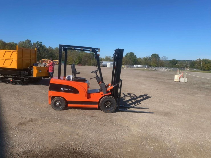 2-ton-electric-forklift-image-4
