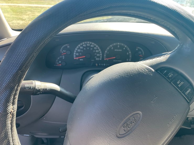 2001-ford-f150-xlt-image-26