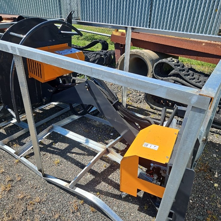 LANDHONOR ARTICULATING BRUSH CUTTER