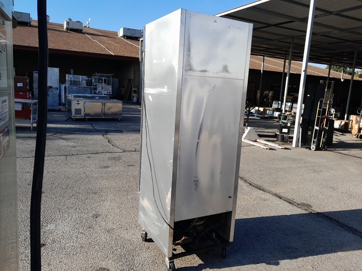 lot#-635-true-manufacturing-co.-refrigerator-image-2