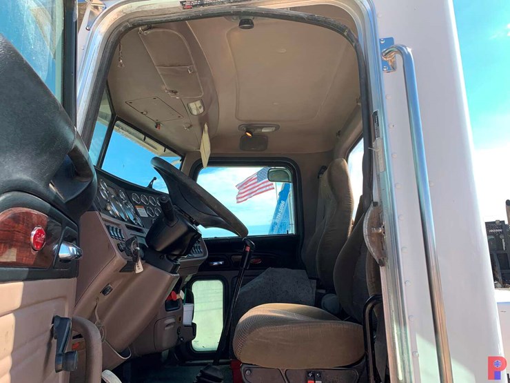 2012-peterbilt-367-image-3