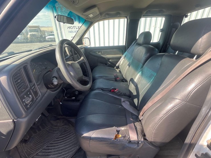 2000-gmc-new-sierra-sl-4wd-pickup-truck-with-snowplow-attachment-image-8