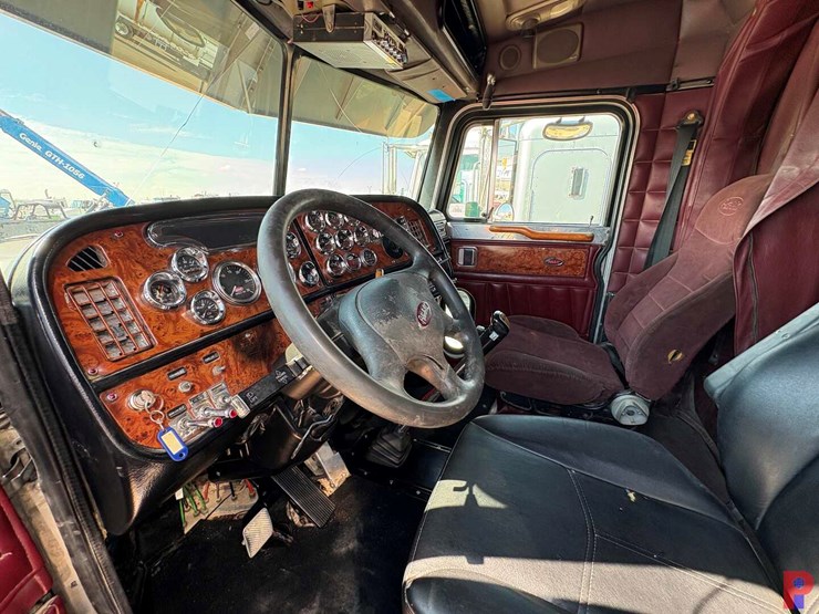 2002-peterbilt-379-image-10